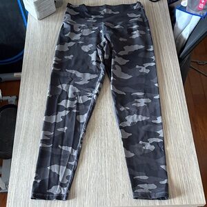 Aerie Camo High Rise Leggings Approx 26” Inseam Performance Stretch Size L